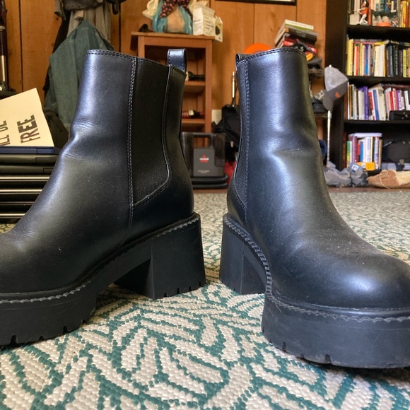 perfect steve madden boots! - Picture 2 of 3